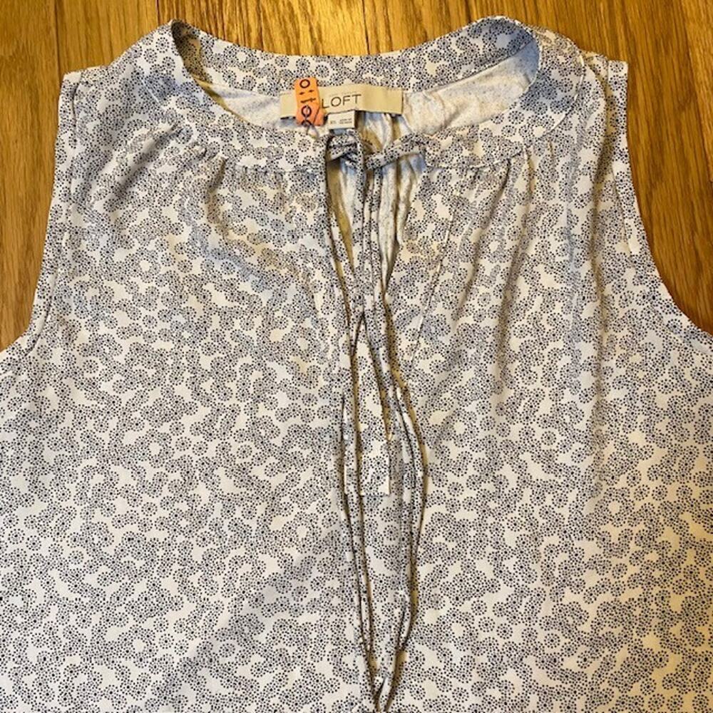 Ann Taylor LOFT XS Extra Small Sleeveless Tie V-Neck Rayon Polyester Top Shirt - Picture 2 of 8